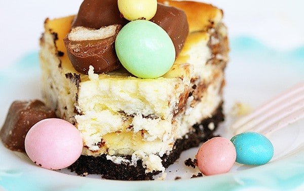 Easter "Dump" Cheesecake #cheesecake #candybarcheesecake #eastercandyideas